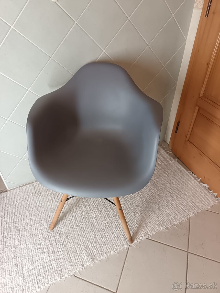 Stoličky rôzne Fameg