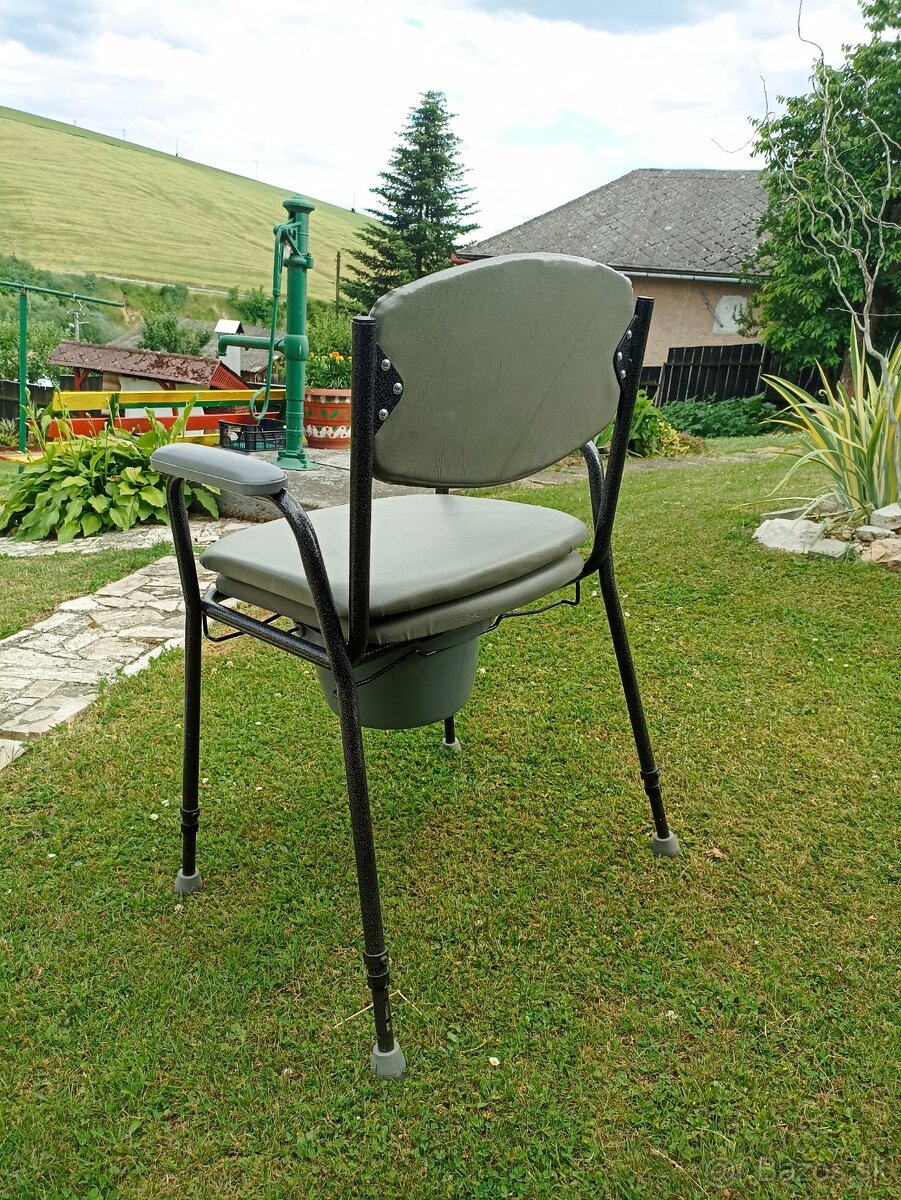 Toaletná stolička.