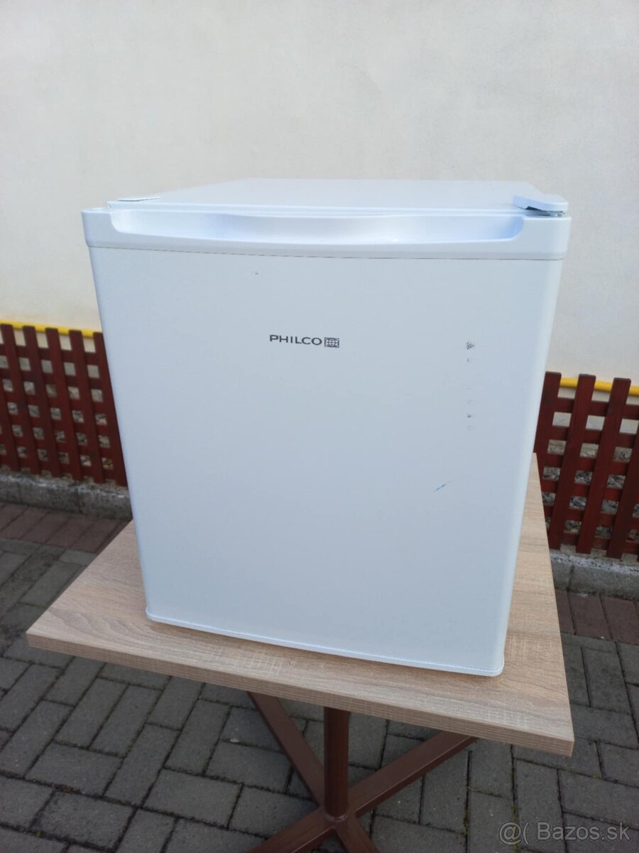 Malá chladnička Philco. REZERVOVANE