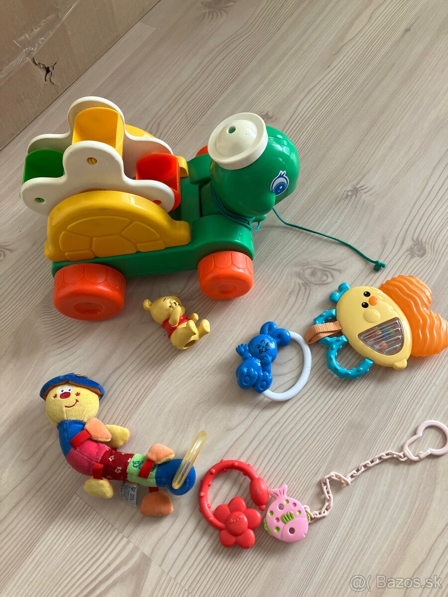 Set rôznych detských farebných plastových hračiek