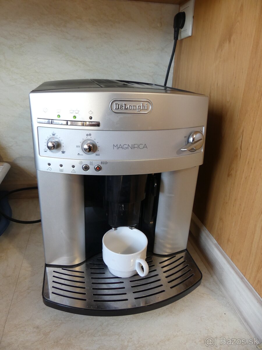 Delonghi Magnifica vo vybornom stave, plne funcny