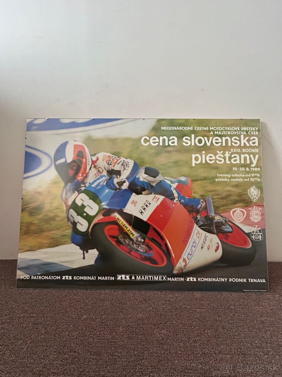 Retro plagáty v rámoch