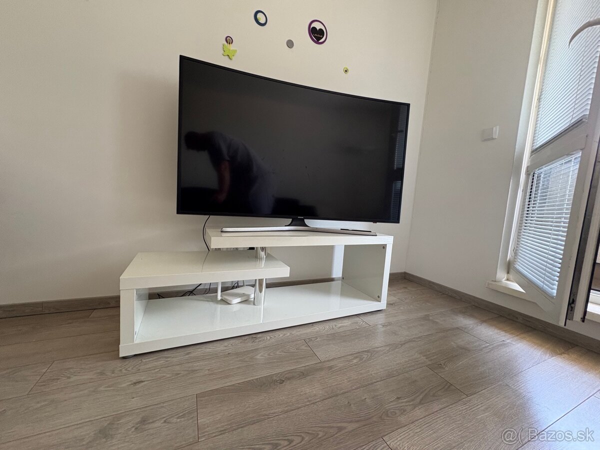 Predám Samsung TV 55" UHD 4K Zakrivená Smart TV UE55KU6172