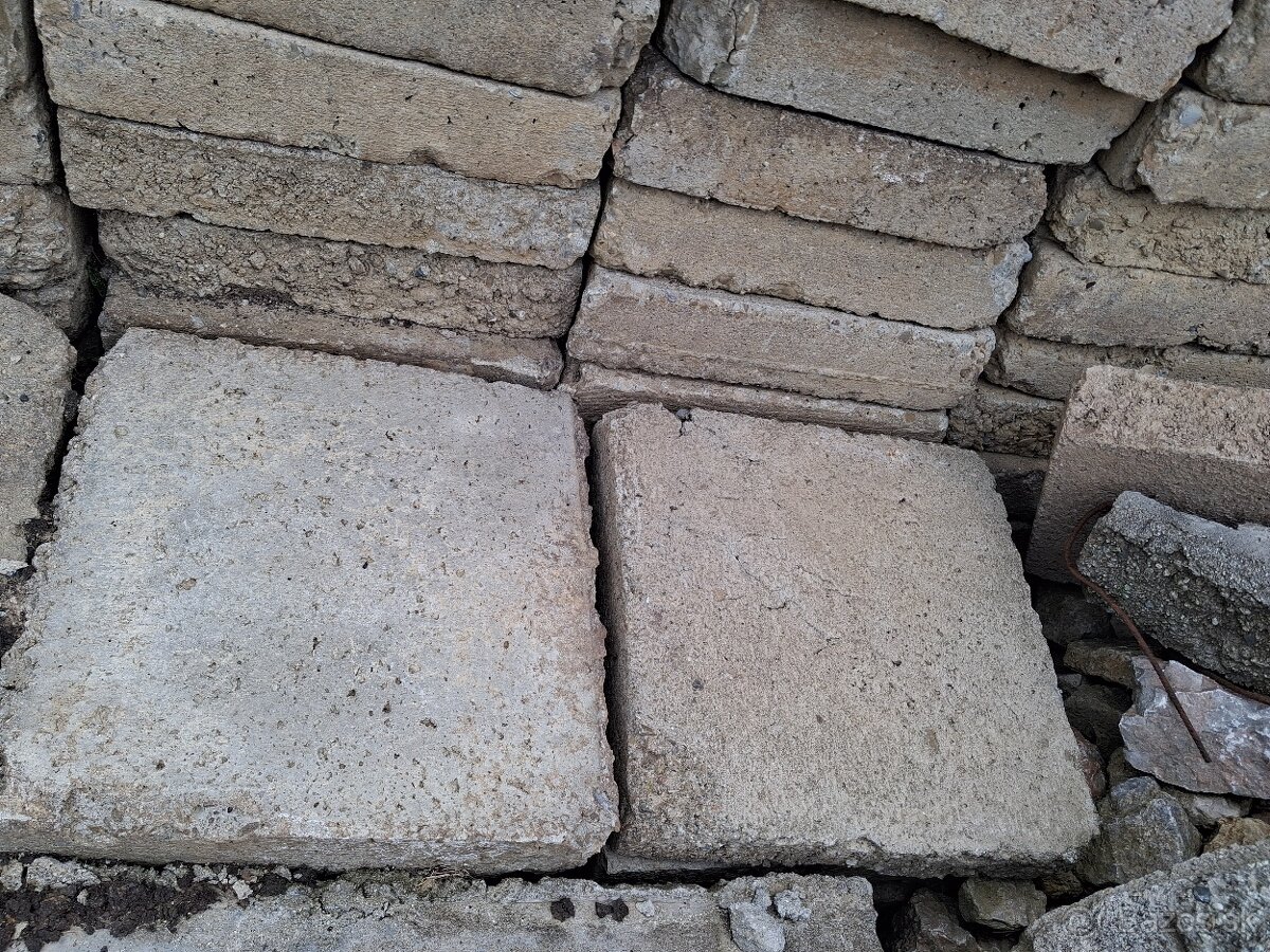 Predám betónové kocky 50×50×10