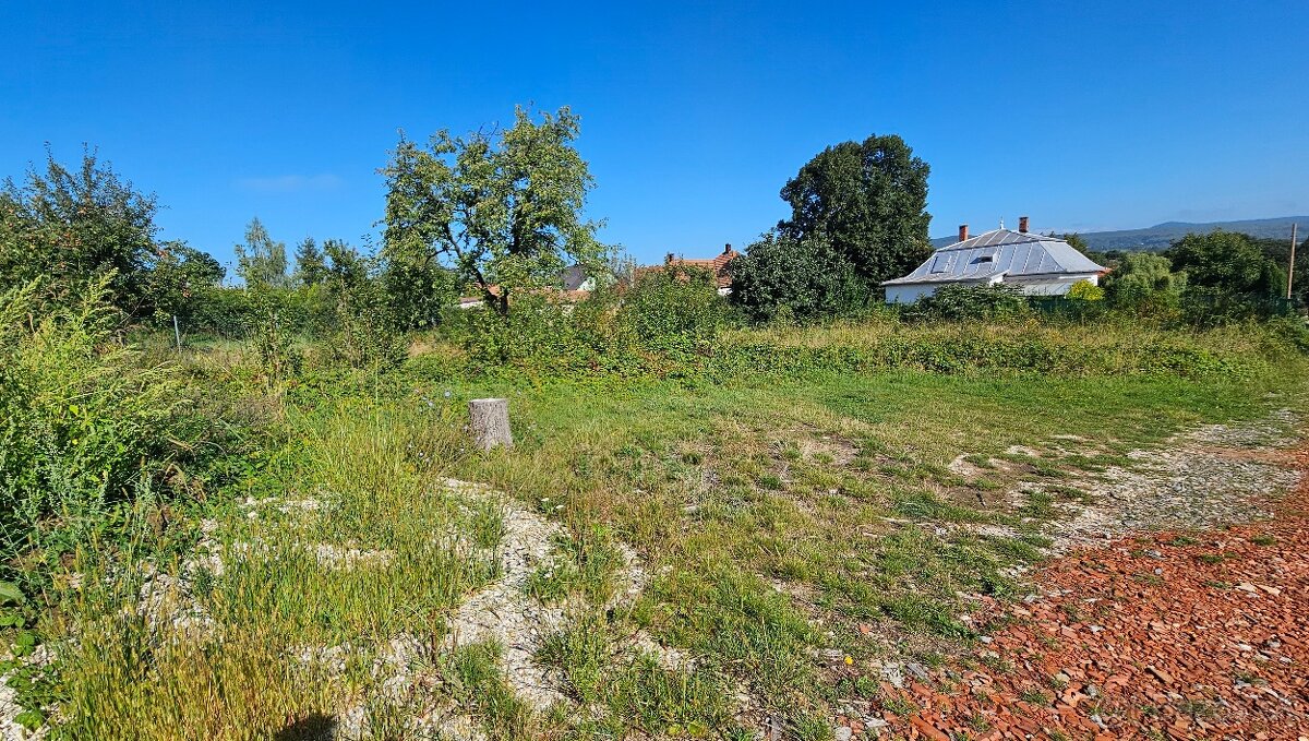 POZEMOK s IS - Predaj Nitra - Jelenec 895 m2