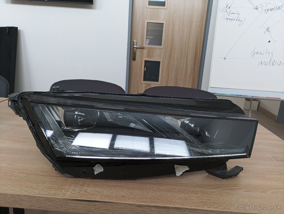 Škoda Octavia 4 predné pravé svetlo