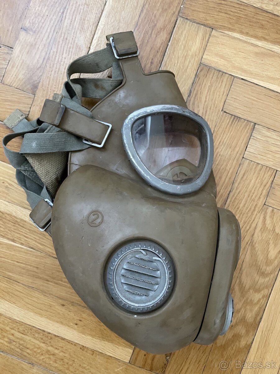 Predam vojenskú plynovú masku