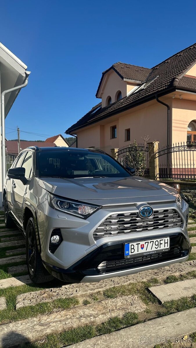 Toyota Rav4 Hybrid AWD (4x4) – Selection, Skyview, odpočet D