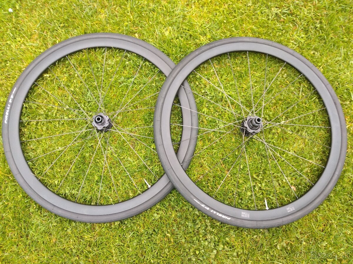 Ľahké hliníkové kolesá 1683g + plášte Pirelli, orech Sram XD