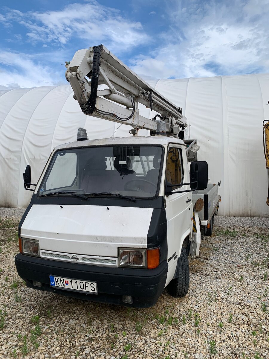 NISSAN TRADE 100 PLOSINA