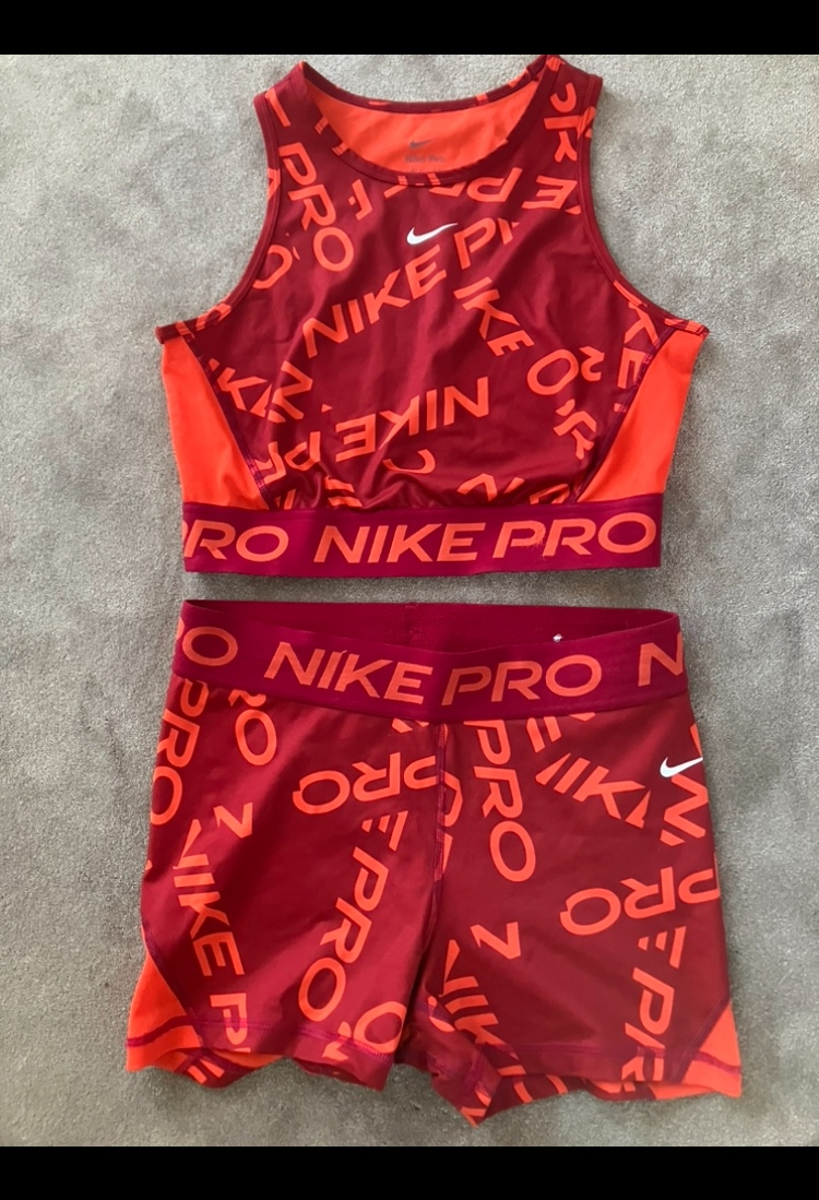 Nike pro top M