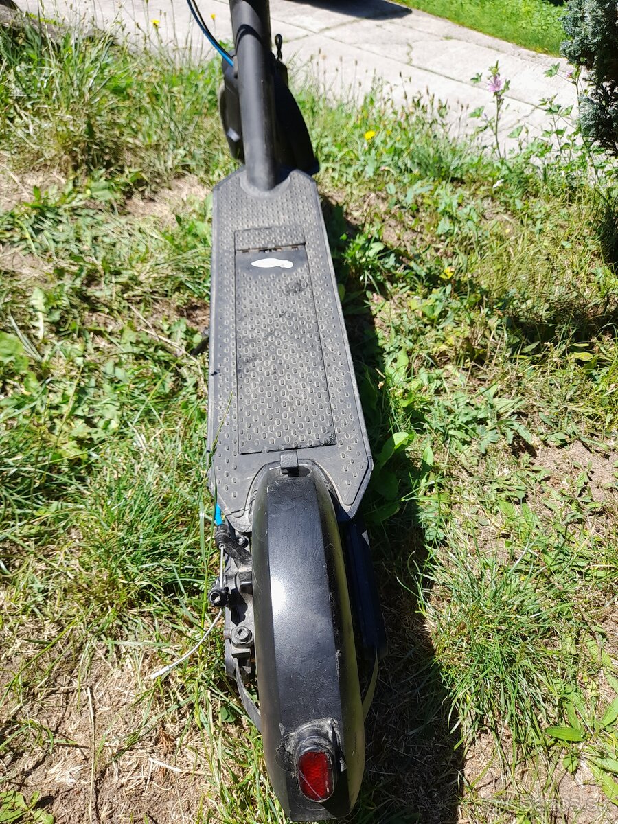 Elektricka kolobezka v dobrom stave,