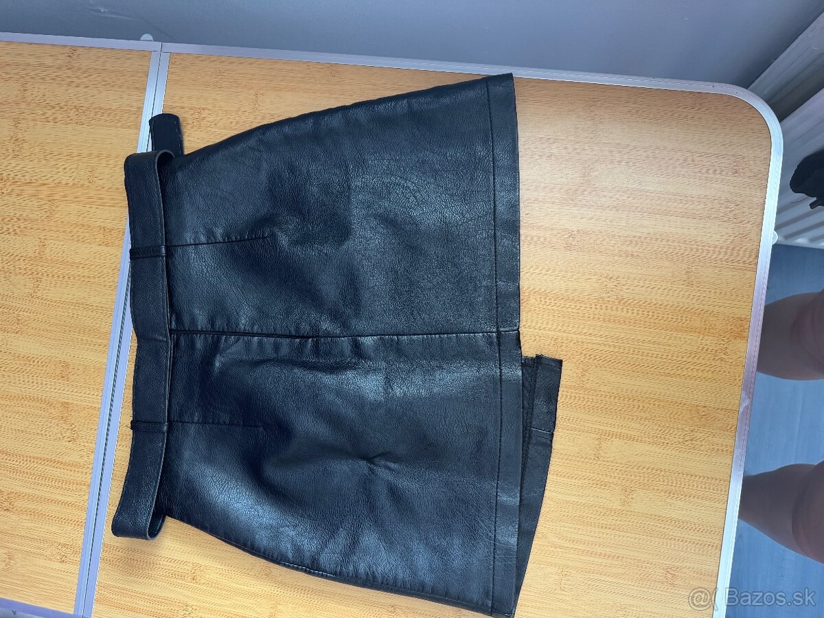 Predám štýlovú sukňu.