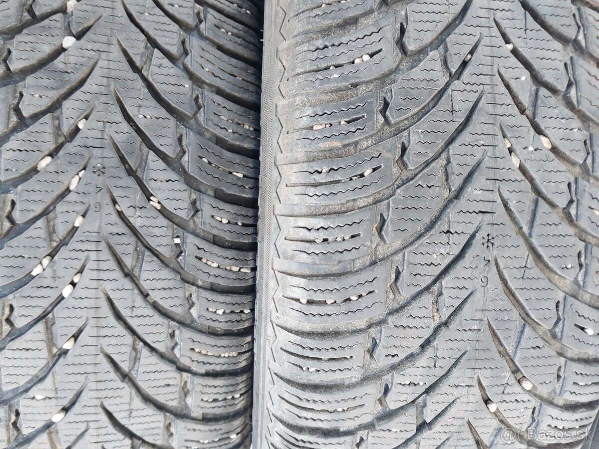 Nokian 215/60 R17 zimné