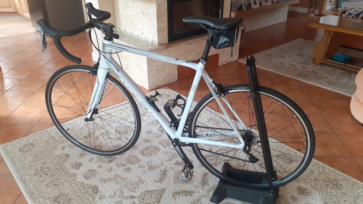 MERIDA - CESTNÝ BICYKEL.