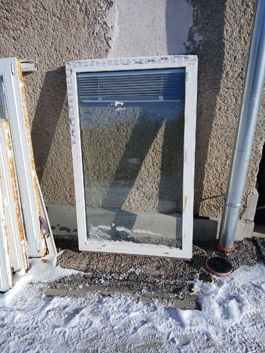 Predám plastové fixné okno 900 x 1450 mm