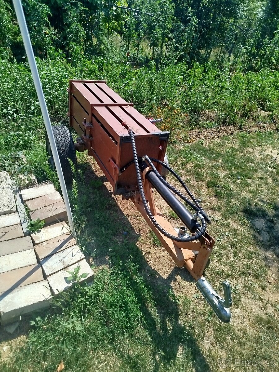 Balikovac na hydraulický piest