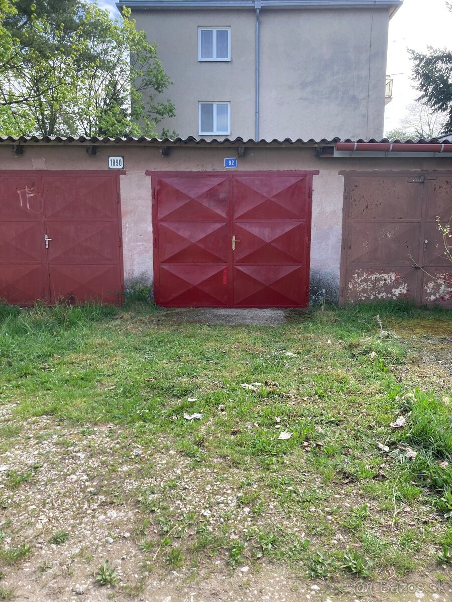 Murovaná garáž, Fabrická ul., Nitra centrum
