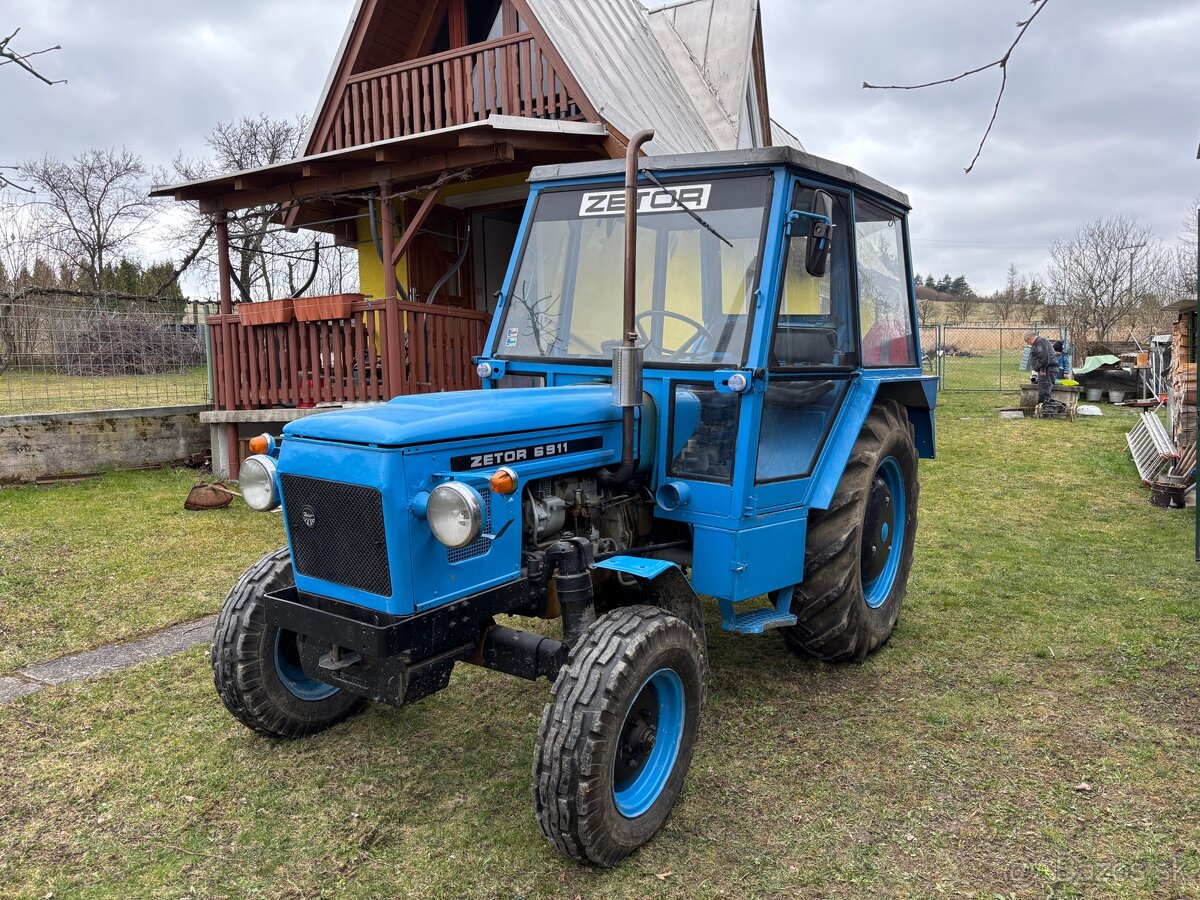 Traktor Zetor 6911 + pluh, kombinator, vlečka, štiepačka