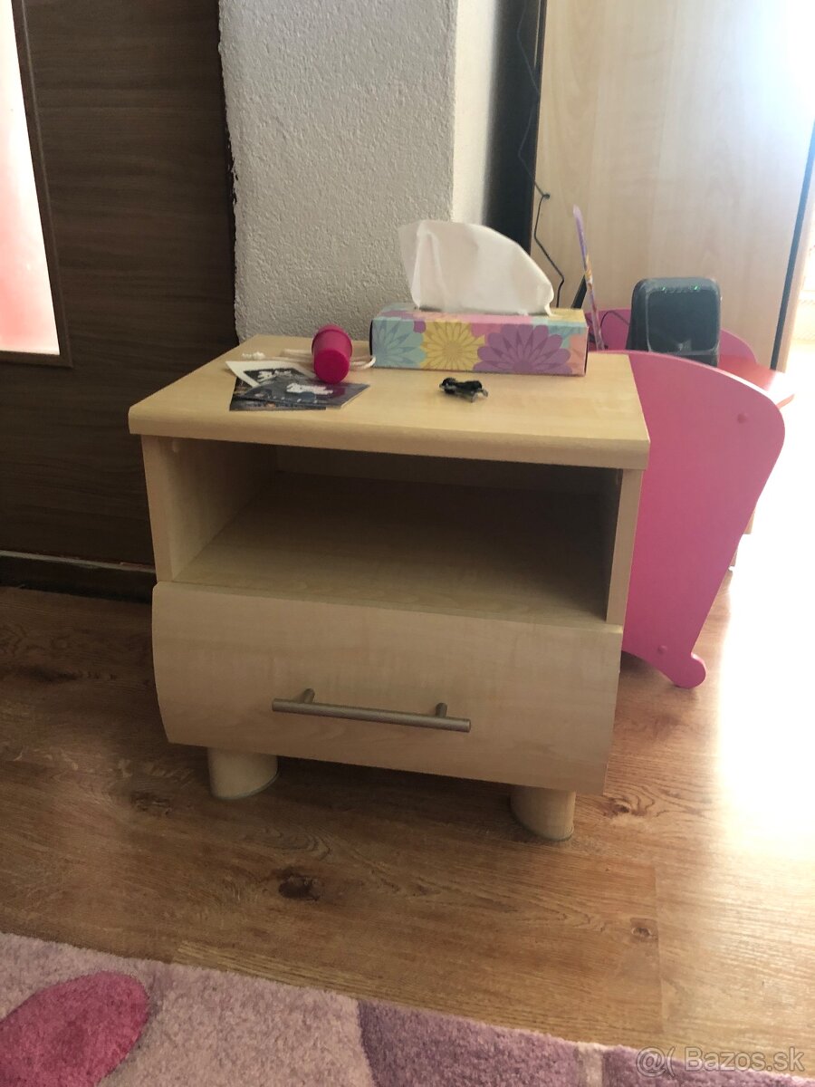 Nočné stolíky