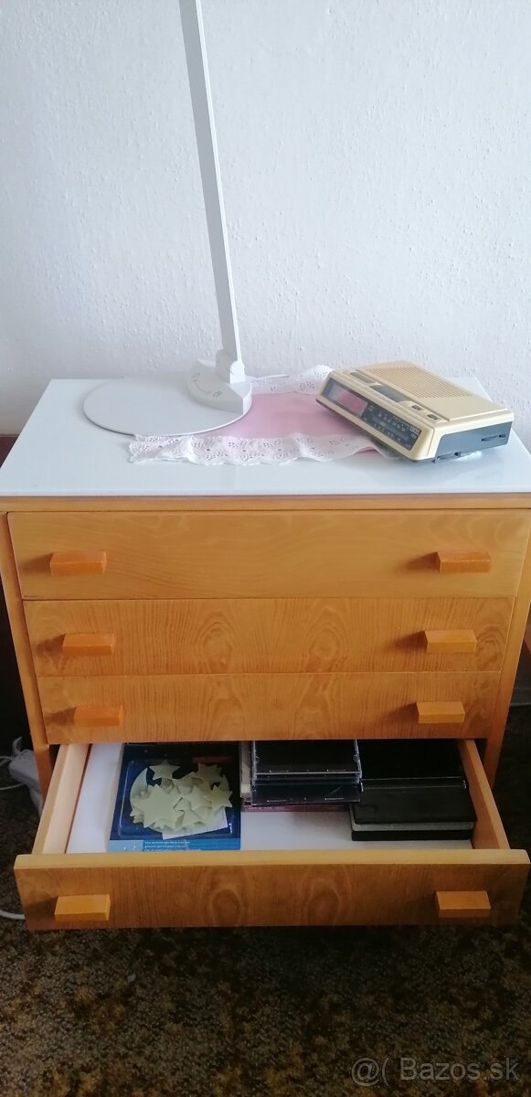 Retro nočný stolík