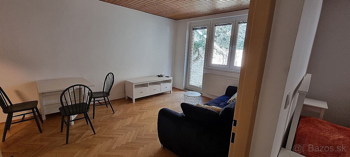 Na prenájom pekný 2 izbový byt, záhrada, Kapitulská, Trnava.