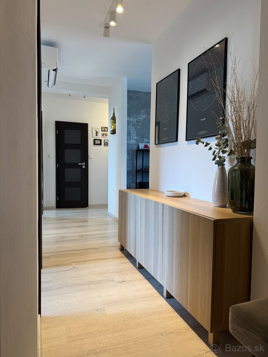 Predám kompletne zariadený 3-izbový byt – 78,5 m² na pešej