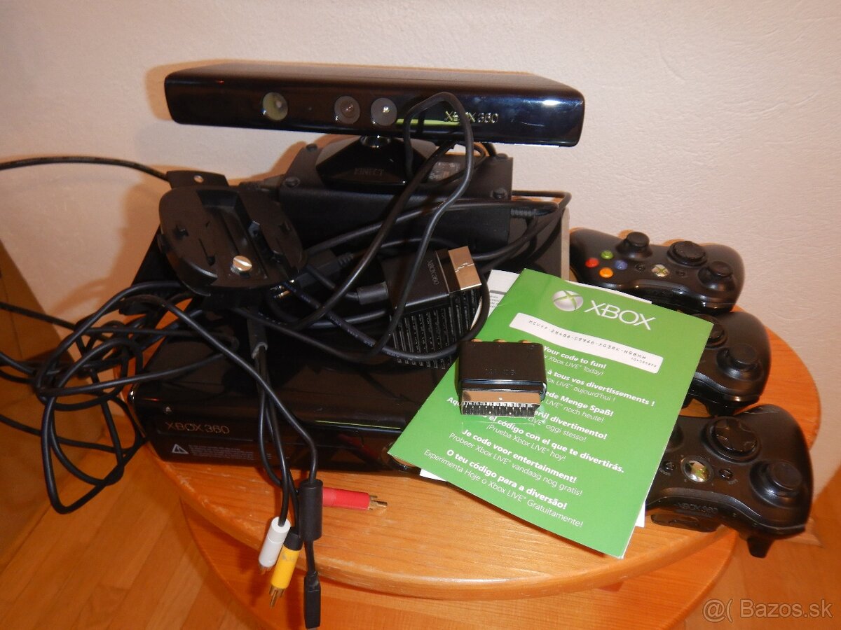 Xbox 360 + 3x ovládač + kinect senzor + príslušenstvo