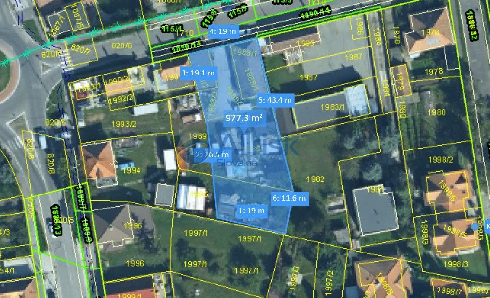 Stavebný pozemok v obľúbenej časti mesta - s domom na zbúran