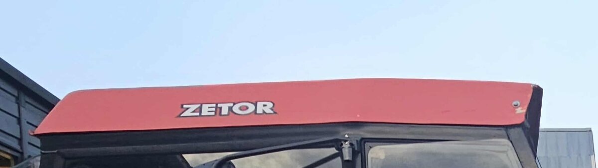 Predám strechu Zetor s POKLOPOM na 5211-7745.