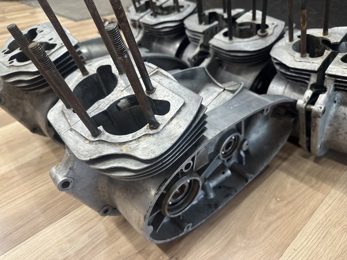 ZACHOVALE párové bloky motora, kártre JAWA 350/360 354