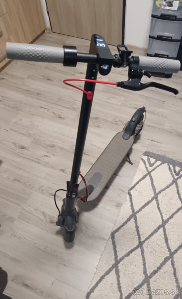 Elektrická kolobežka TUYA