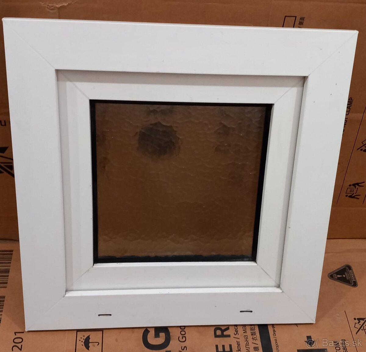 Predám okná 2 kusy rozmer 62x62 cm