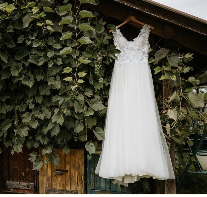 Svadobné šaty s vlečkou