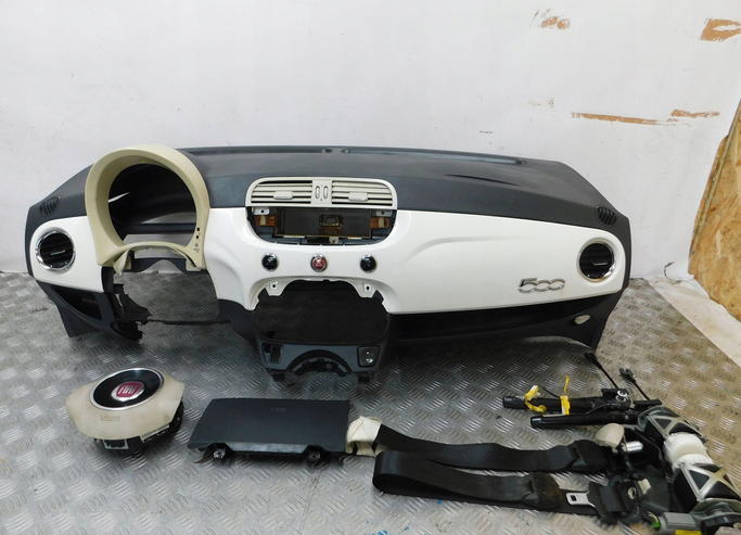 Fiat 500 2007- palubná doska , palubovka , airbagy pásy
