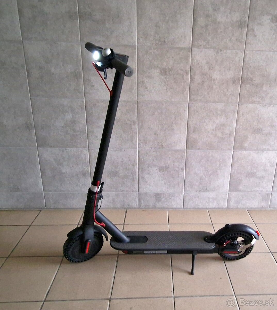 Predám Xiaomi Mi Electric Scooter M365 159Eur netreba PZP