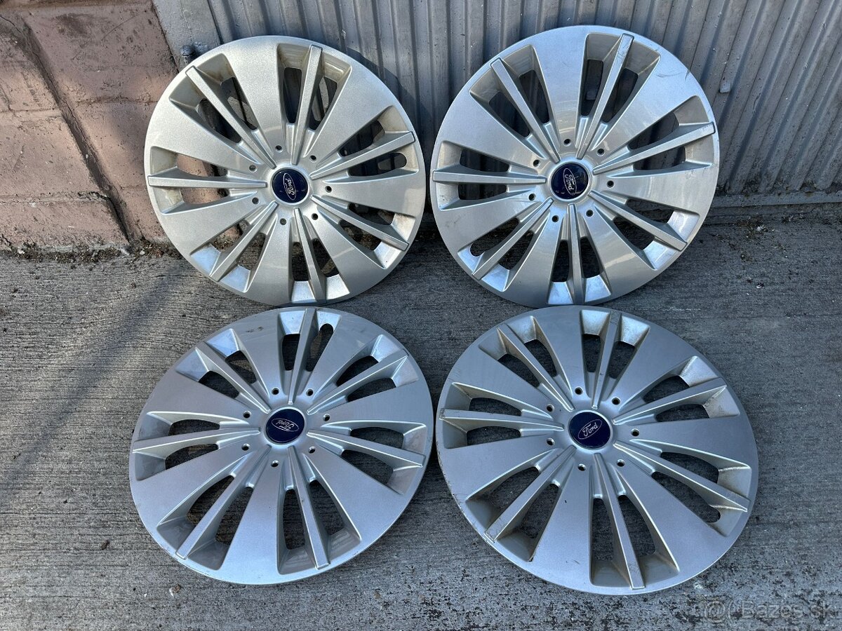 Predam original puklice: 16" FORD 30€ 15" HONDA 20€ 15"
