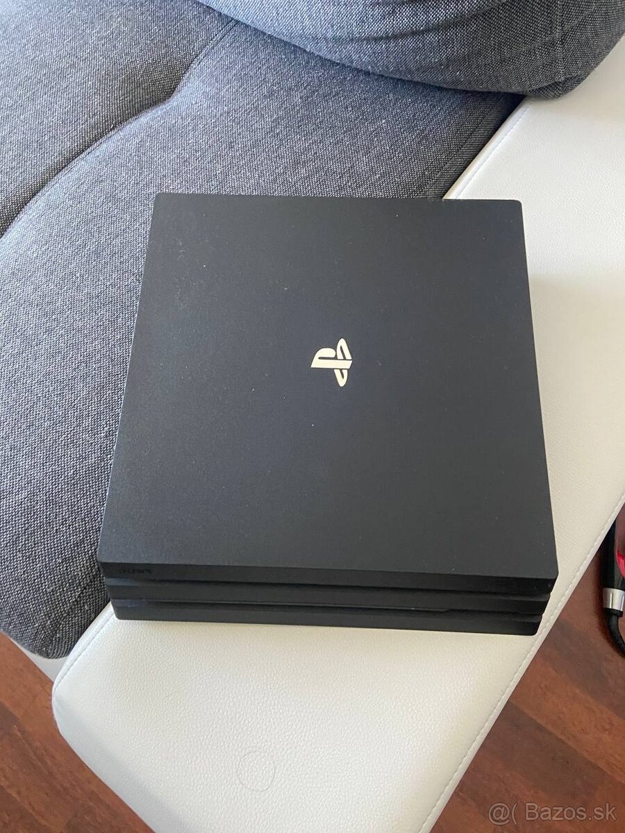 Predám PlayStation 4 PRO 1TB