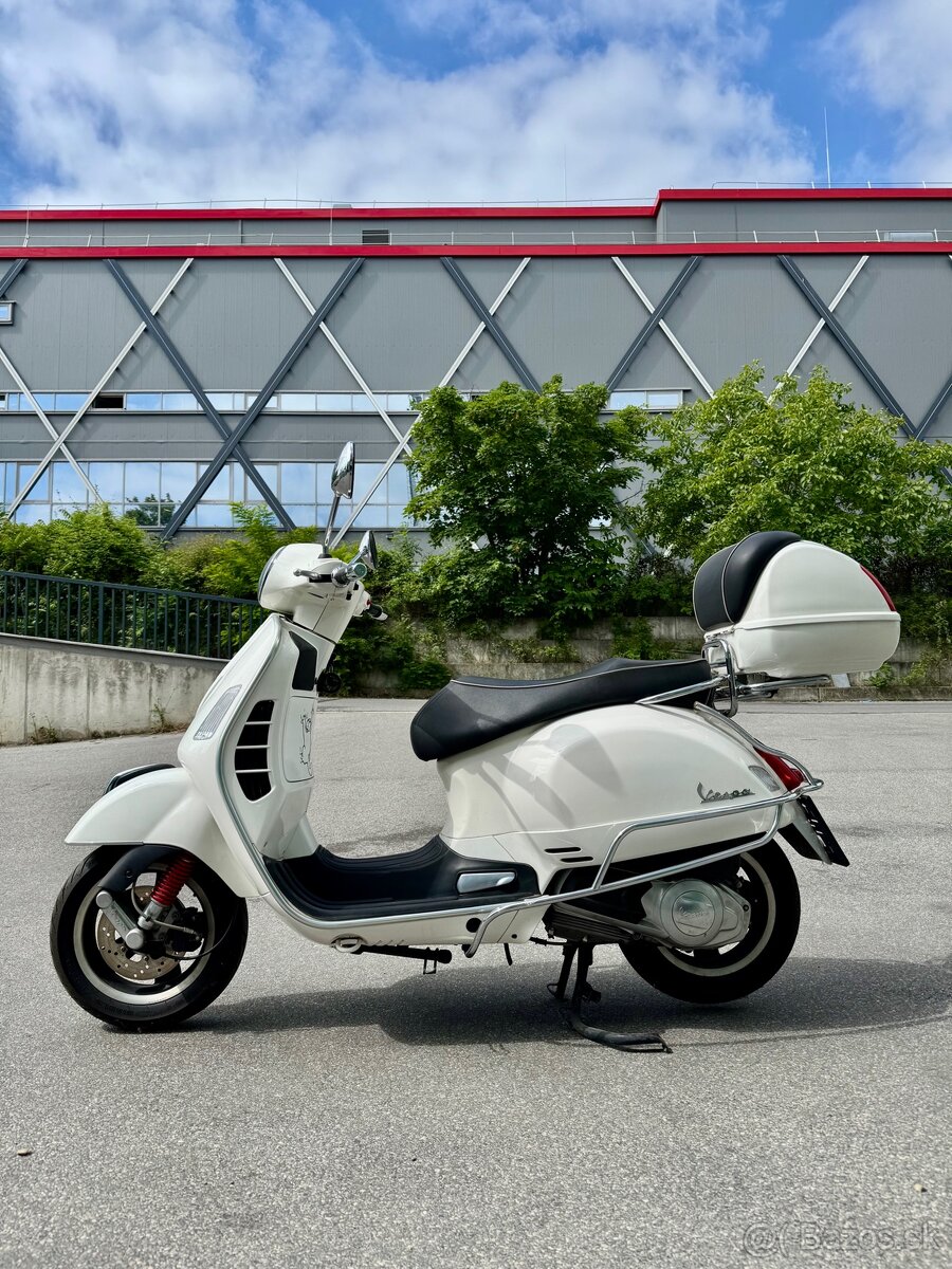 Predám Vespa GTS 125 rv 2012