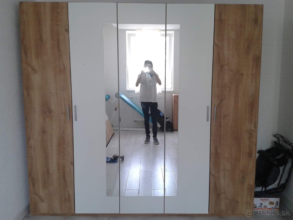 Šatníková skriňa 140€