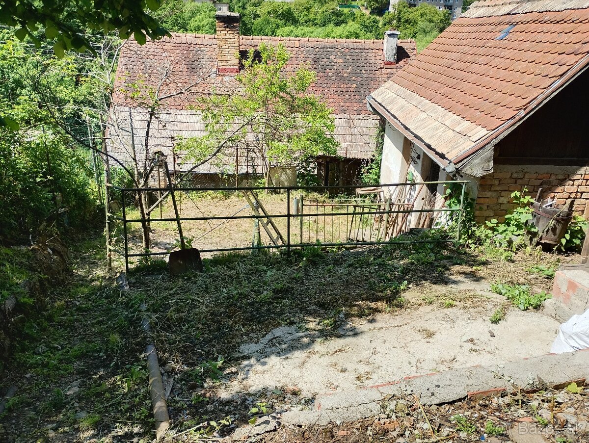 Dom vhodný na chalupu pod horou v okrese Poltár.