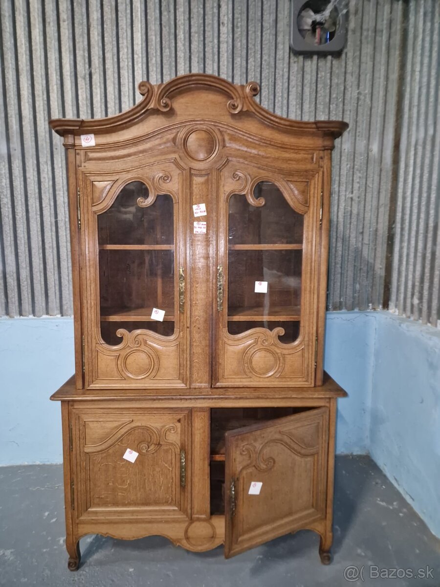 04 - Predám masívnu dubovú presklenú vitrínu – dvojdielna