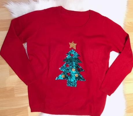 Červený vianočný sveter so stromčekom