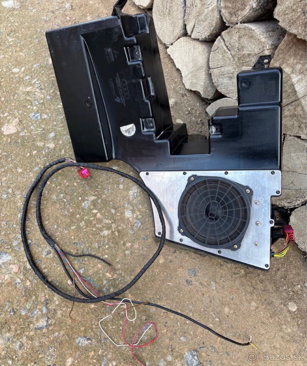 Subwoofer Audi A4 B5 originál
