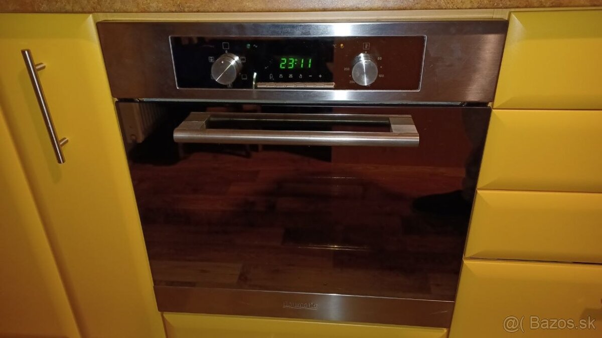 Vstavaná elektrická rúra Baumatic