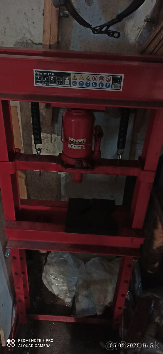 Hydraulicky lis 20T