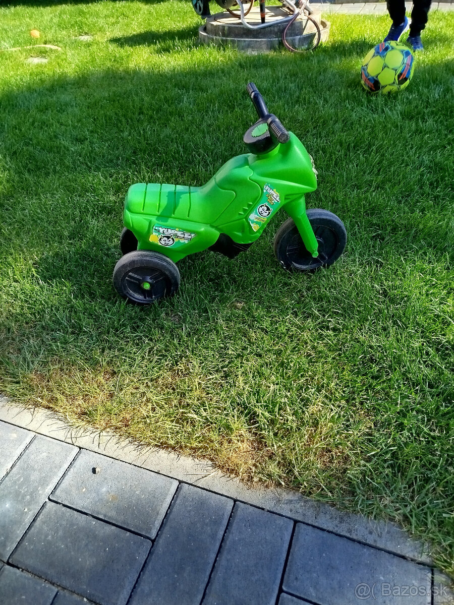 Odrážadlo plastové