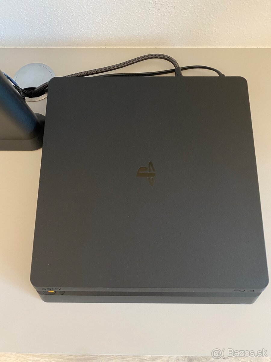 PS 4 SLIM 1TB + 2ovládače