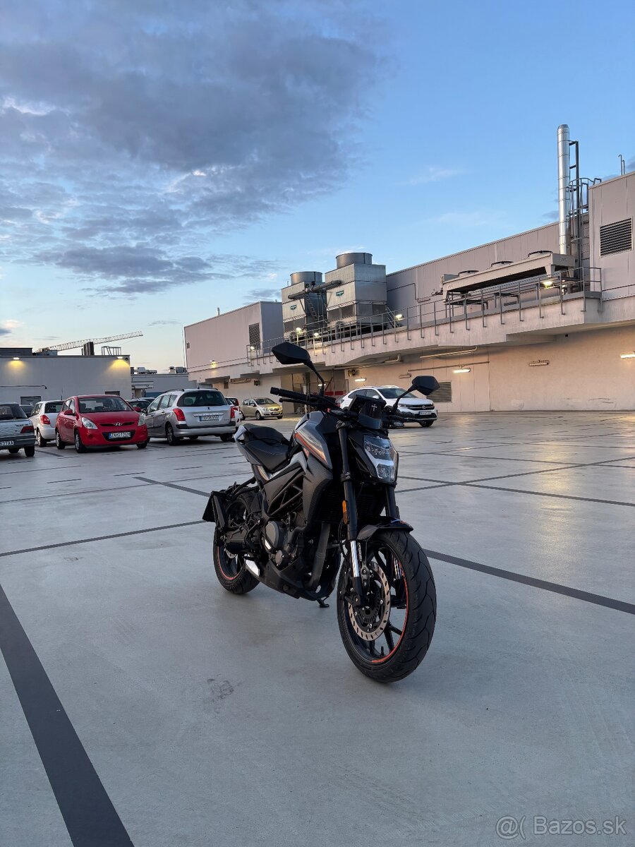 CFMOTO 300NK 2022 TOP STAV, pod 5000 km
