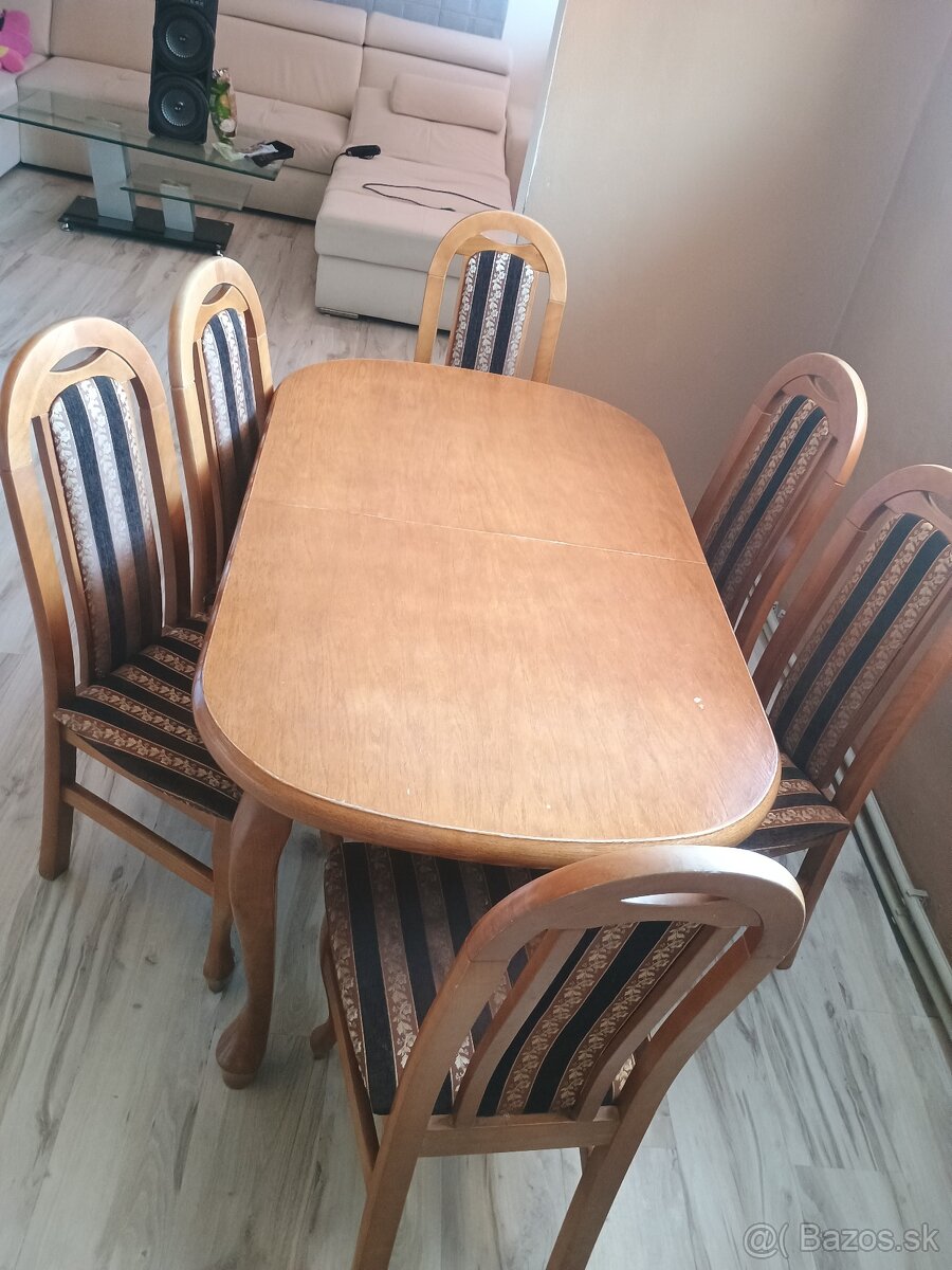 Kuchynský stôl a stoličky